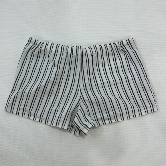 Brandy Melville Striped Shorts - Picture 2 of 3